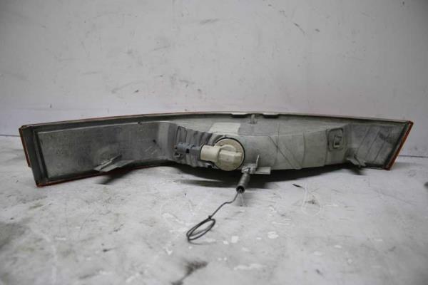 CLIGNOTEUR AVANT DROIT RENAULT - Vue 2